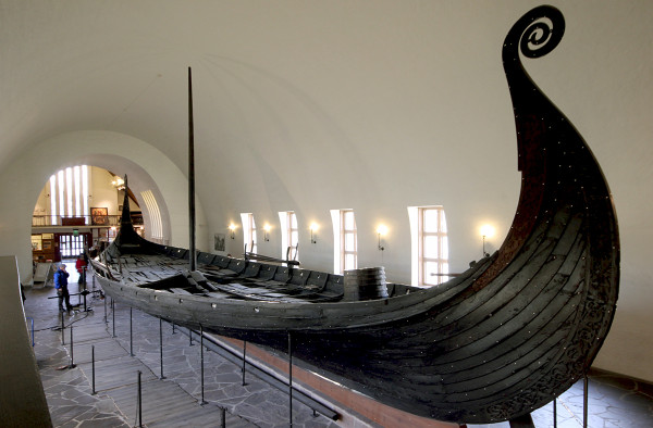 Боевой корабль викингов дракар музей викингов Осло Норвегия.