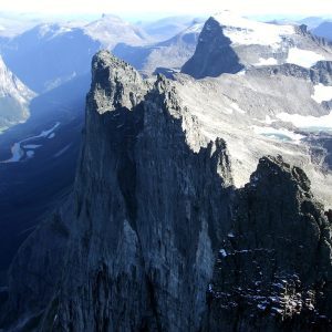 Стена Троллей фото с вертолета