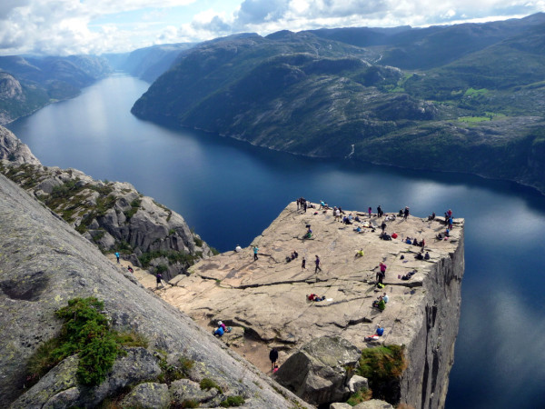 Вид на Люсефьорд с утёса Прекестулен Достопримечательности Норвегии